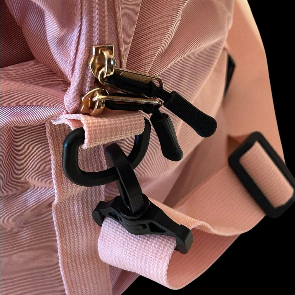 Classy UseLike Pink Duffel Bag and matching makeup bag - Picture 6 of 16